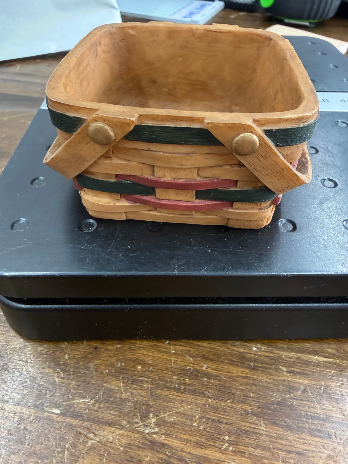 Homestead mini resin basket