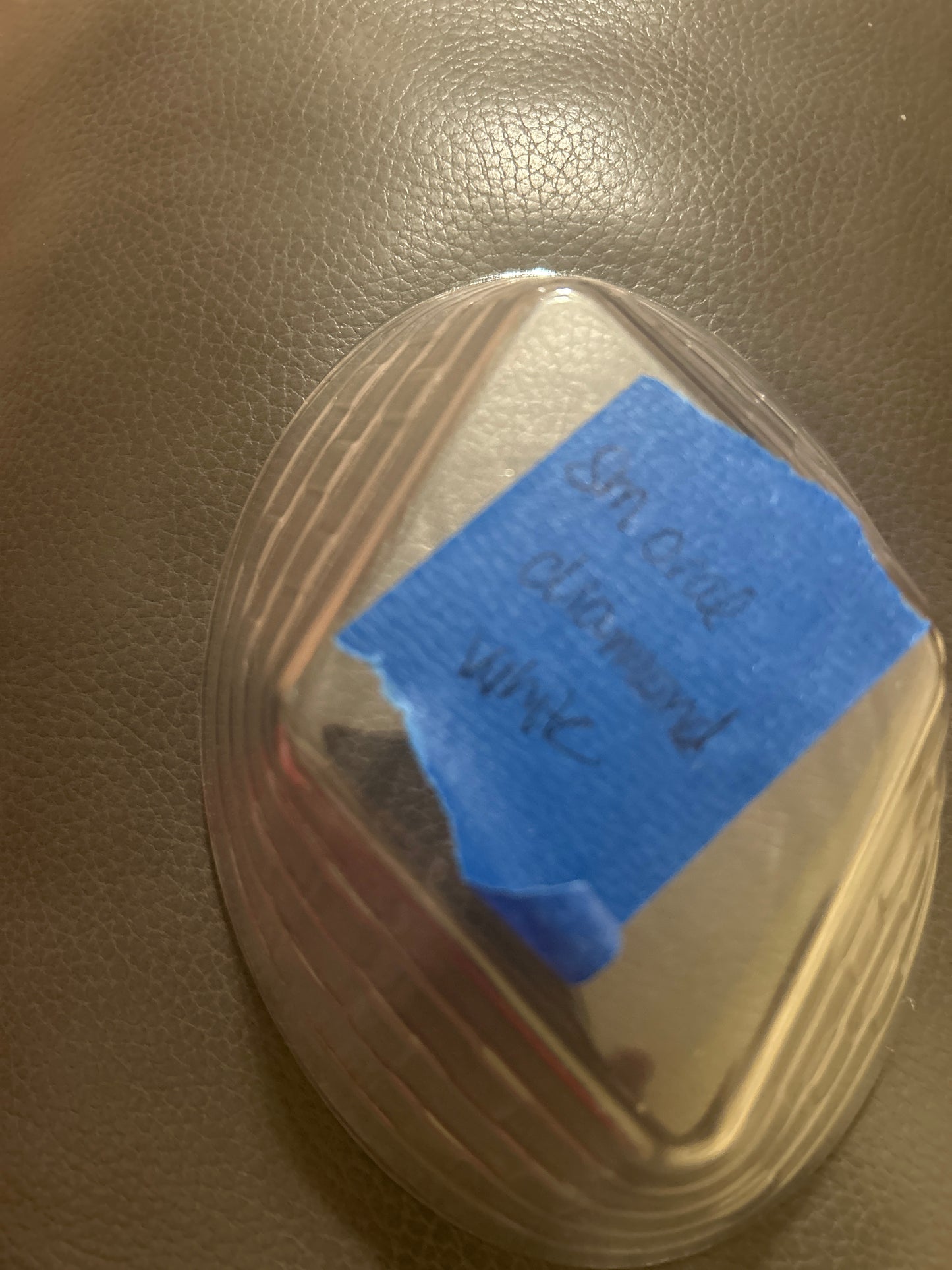 Small oval diamond ( white)