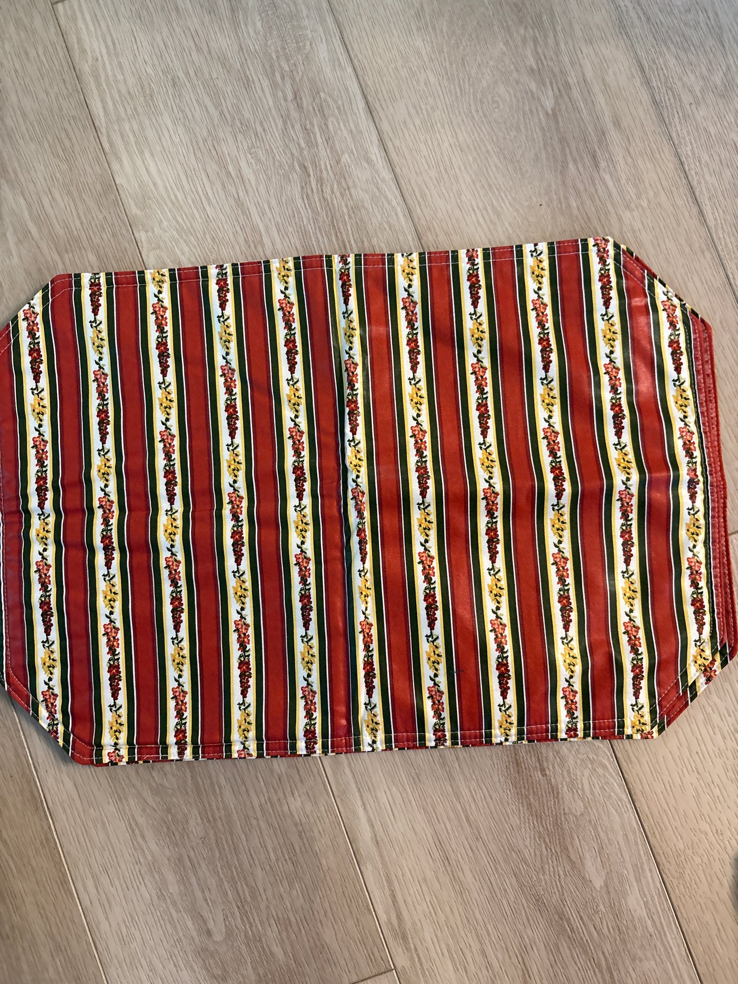 Longaberger snap dragon placemats set of 2