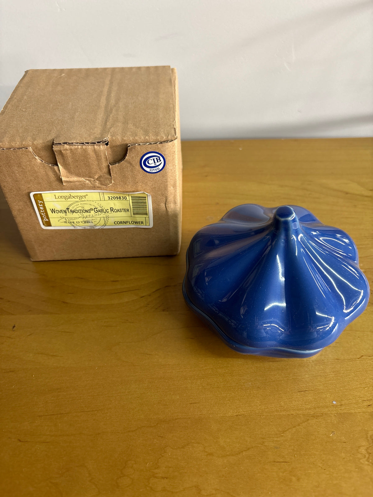 Longaberger Garlic Roaster in Cornflower