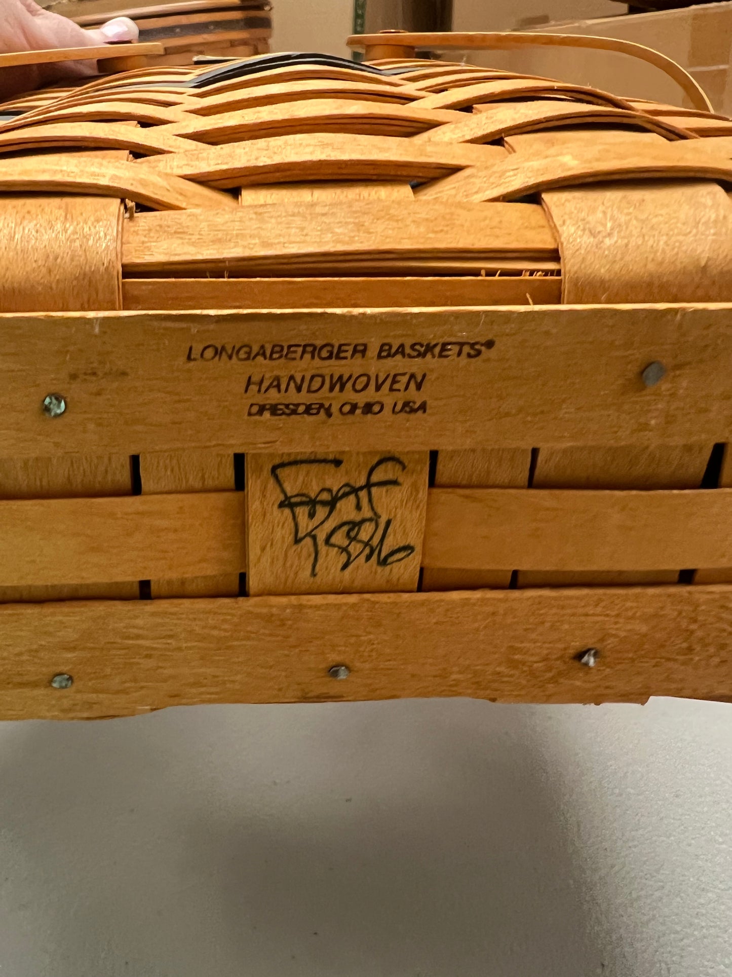 Longaberger 1996 collectors club membership basket with liner, protector & handle grip