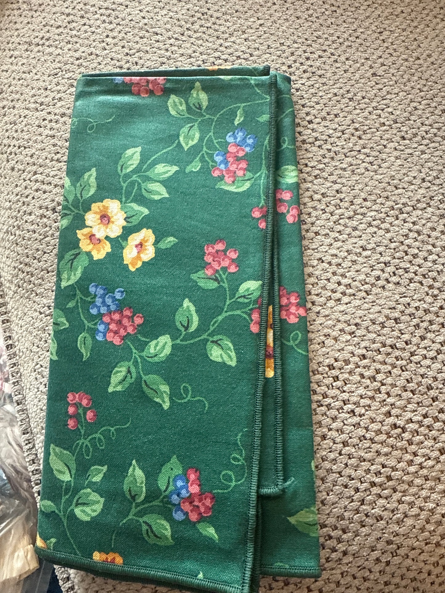 Longaberger single napkin in emerald vine