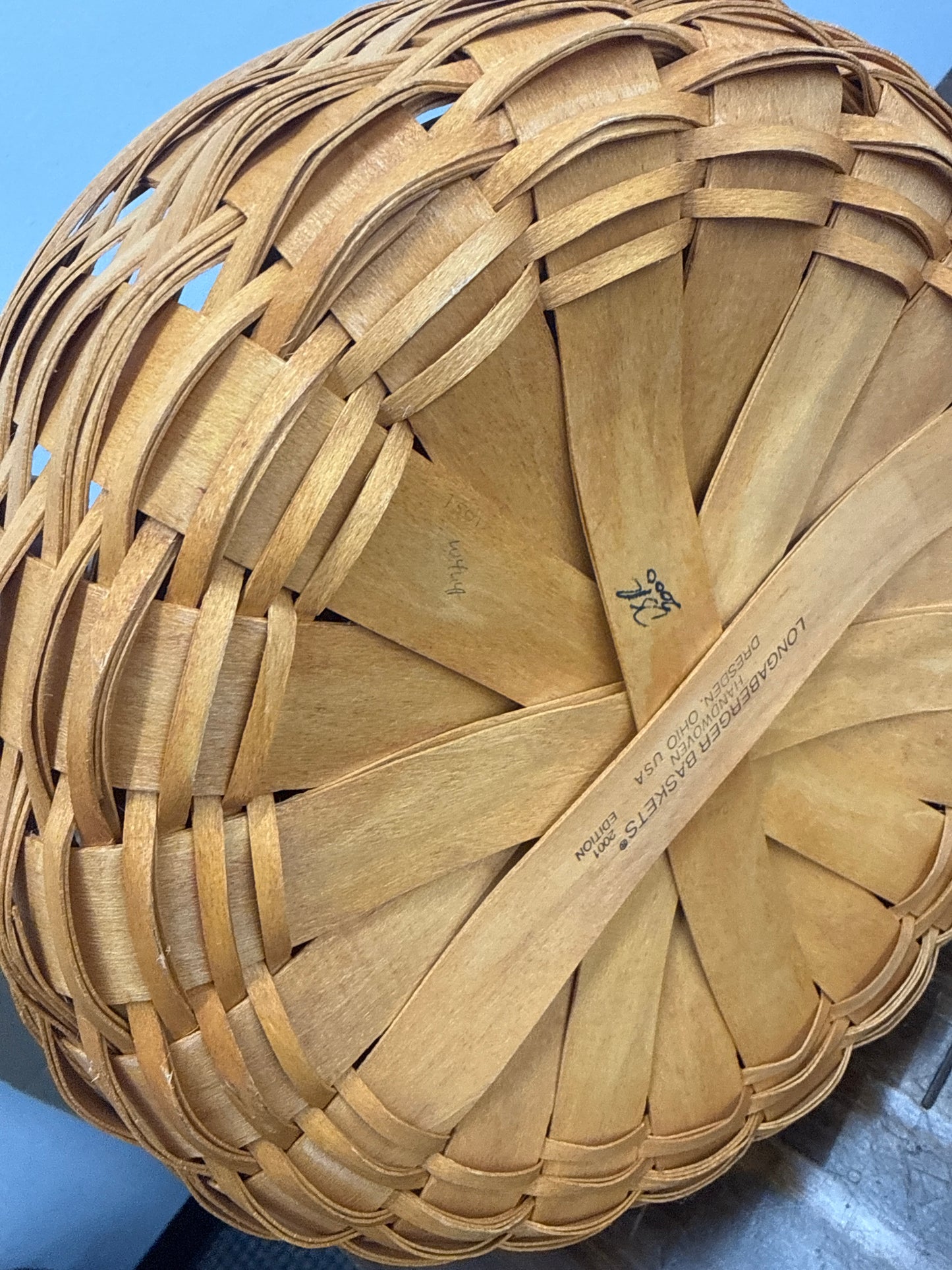 Longaberger 2000 Easter basket with riser