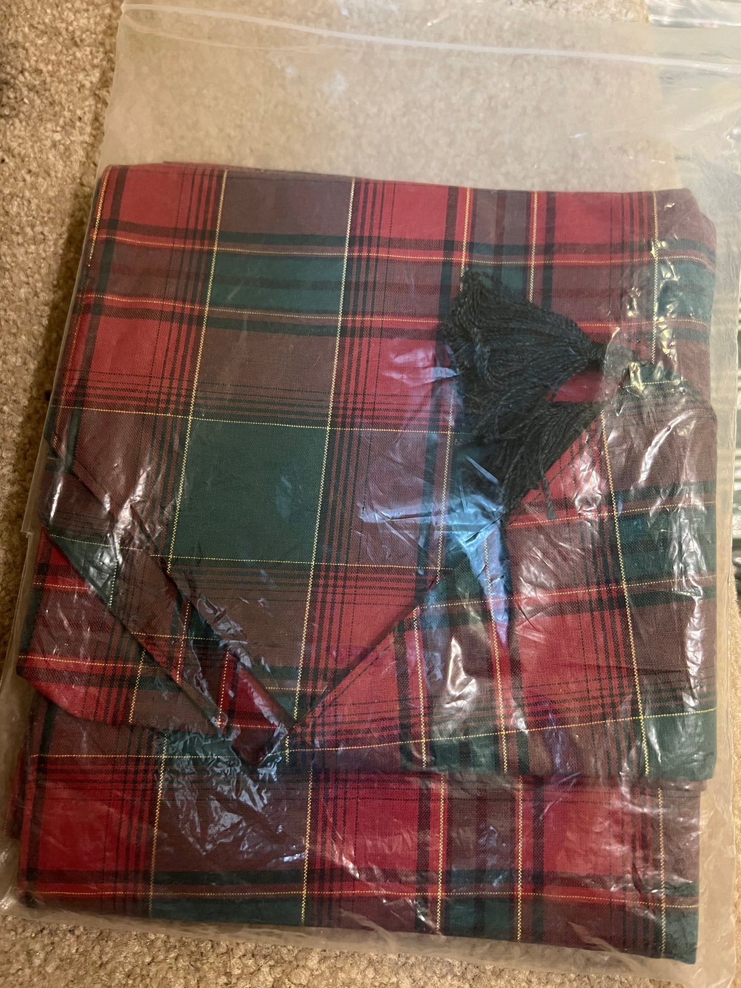 Longaberger table runner in evergreen plaid