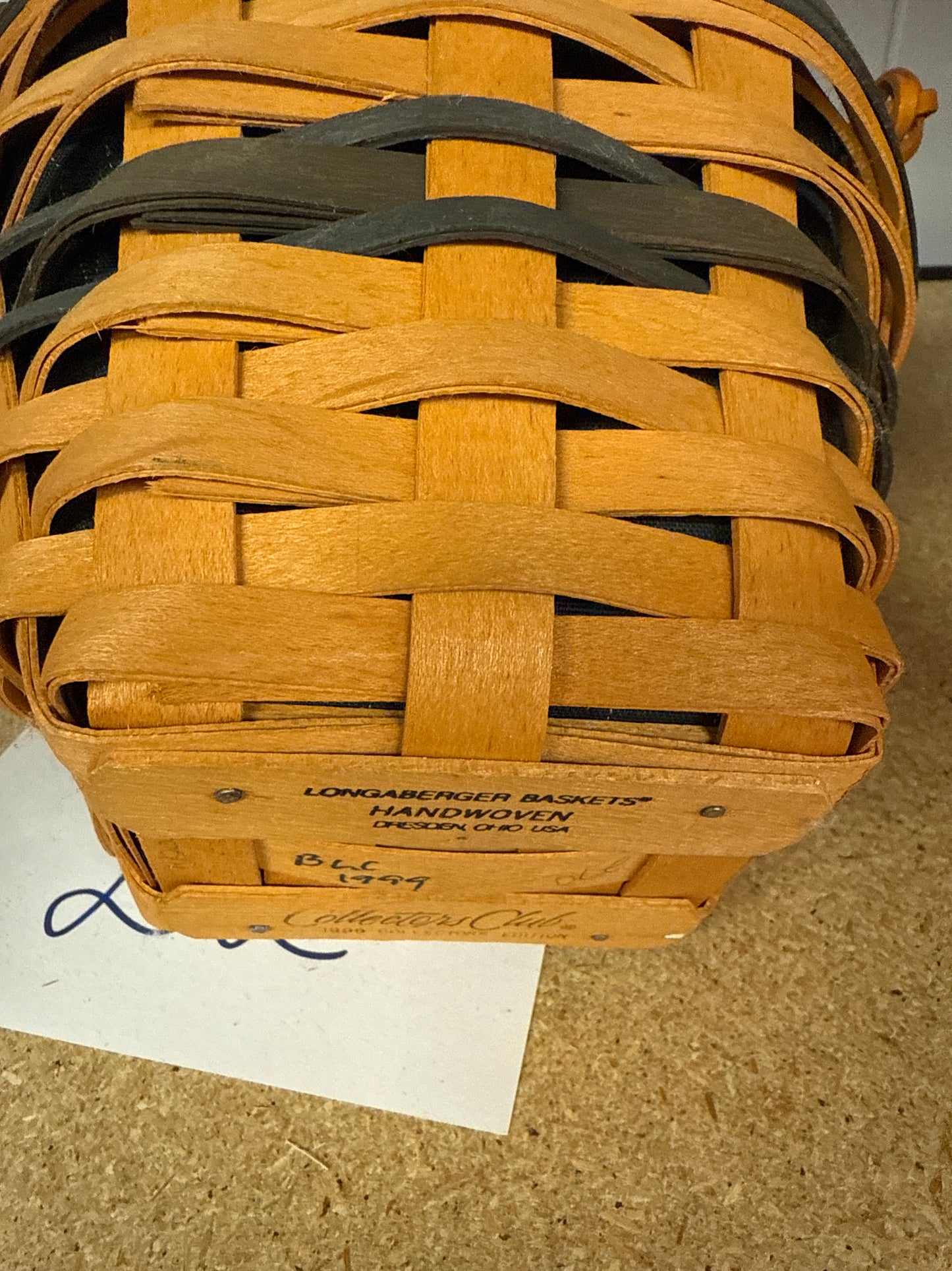 Longaberger 1999 renewal basket with liner and protector