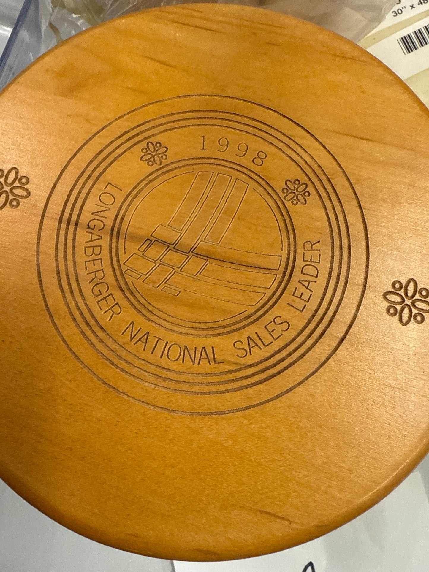 Longaberger 1998 sales award basket with lid