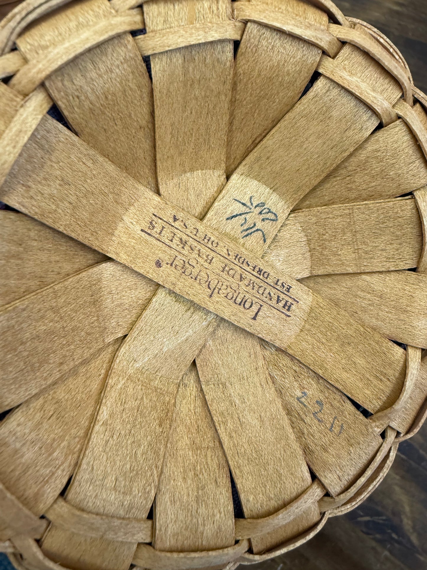 Longaberger 2005 holiday helper basket with liner and protector