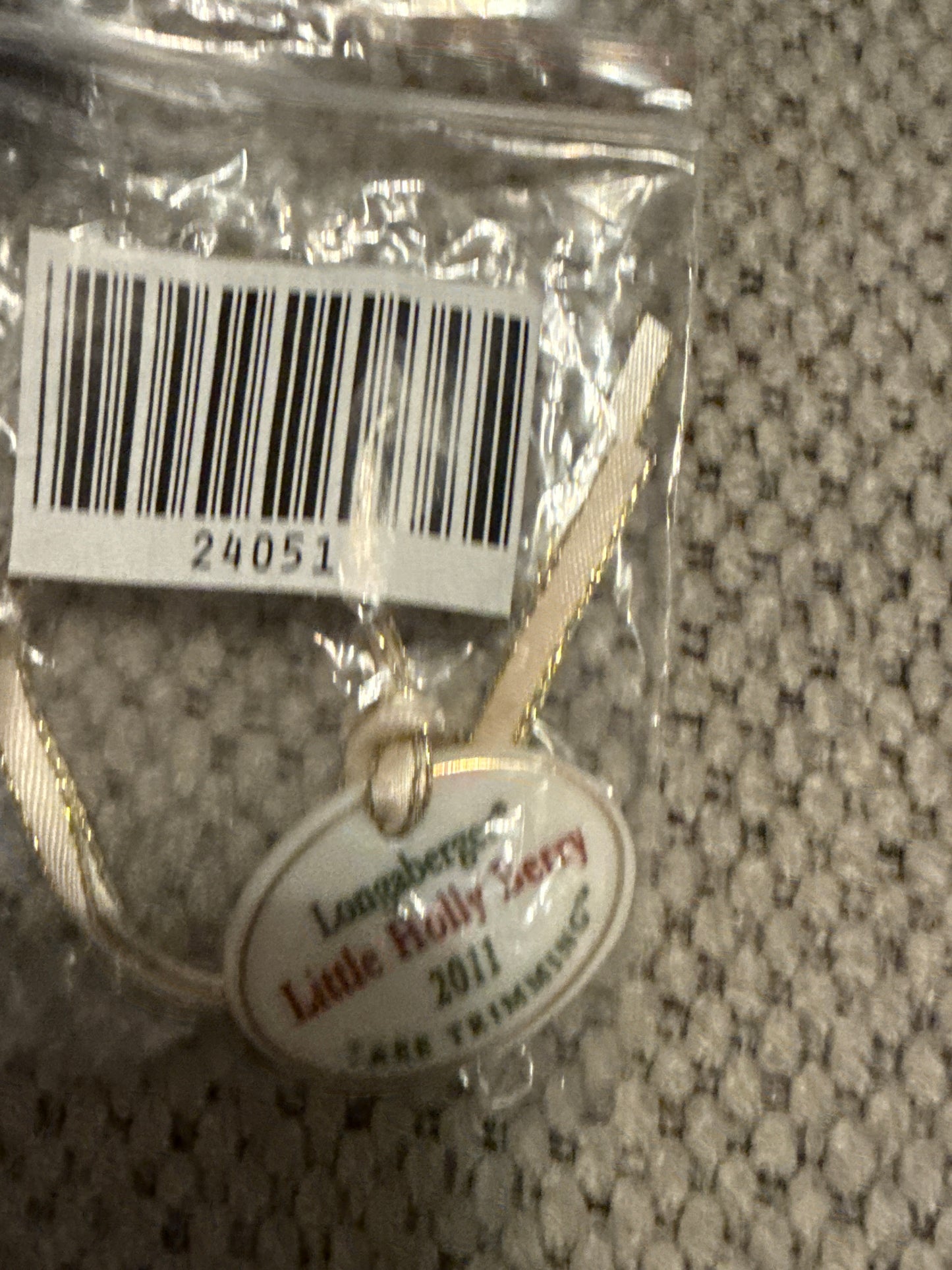 Longaberger little Holly Berry tie on