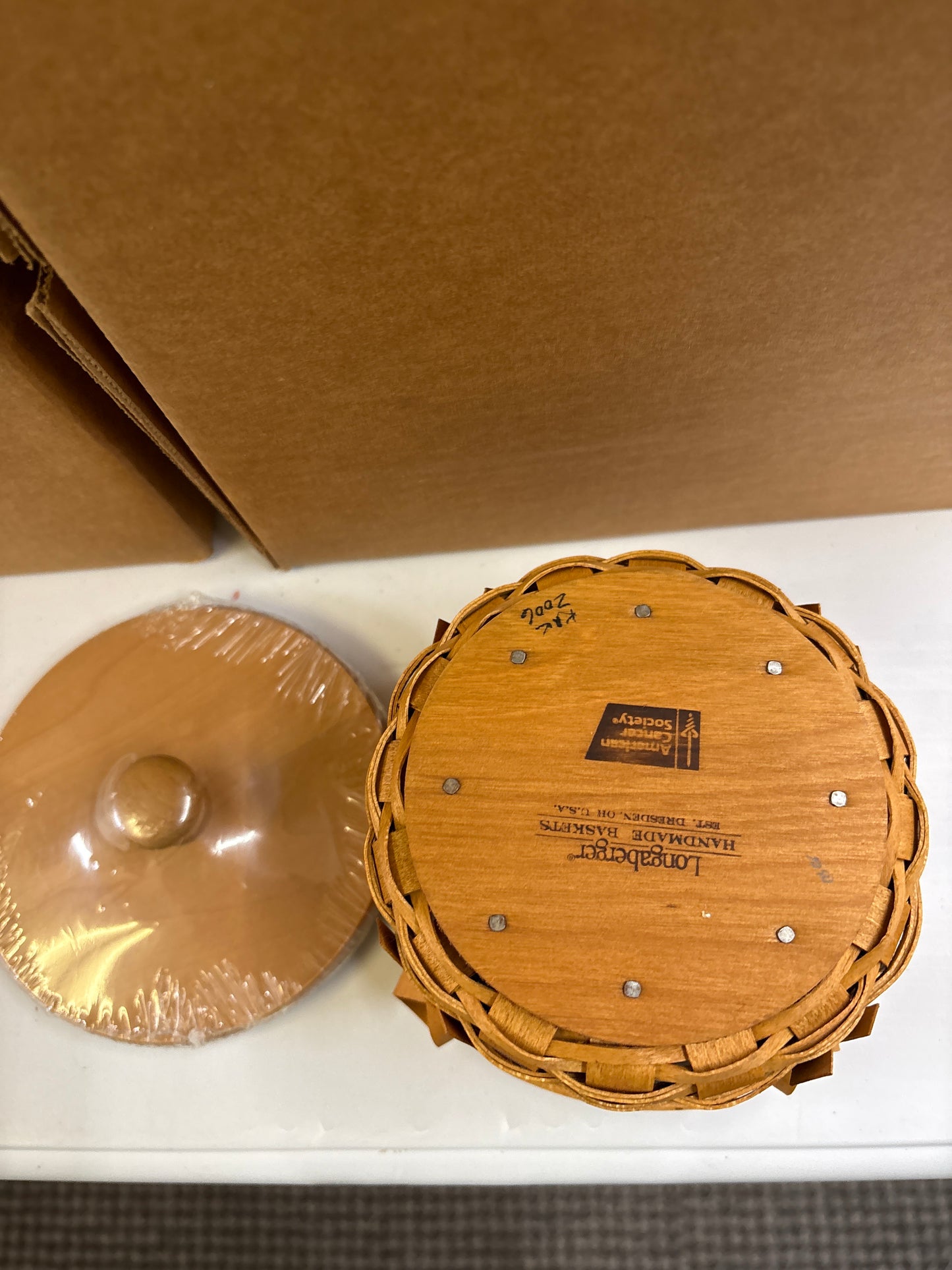 Longaberger 2006 horizon of hope basket with lid