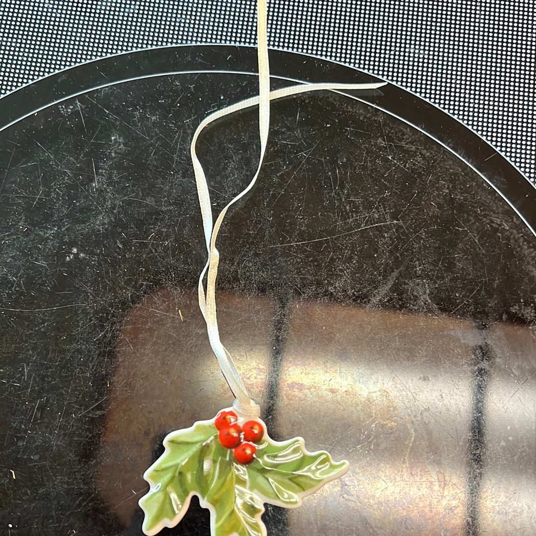 Longaberger Holly Berry Mistletoe Tie On