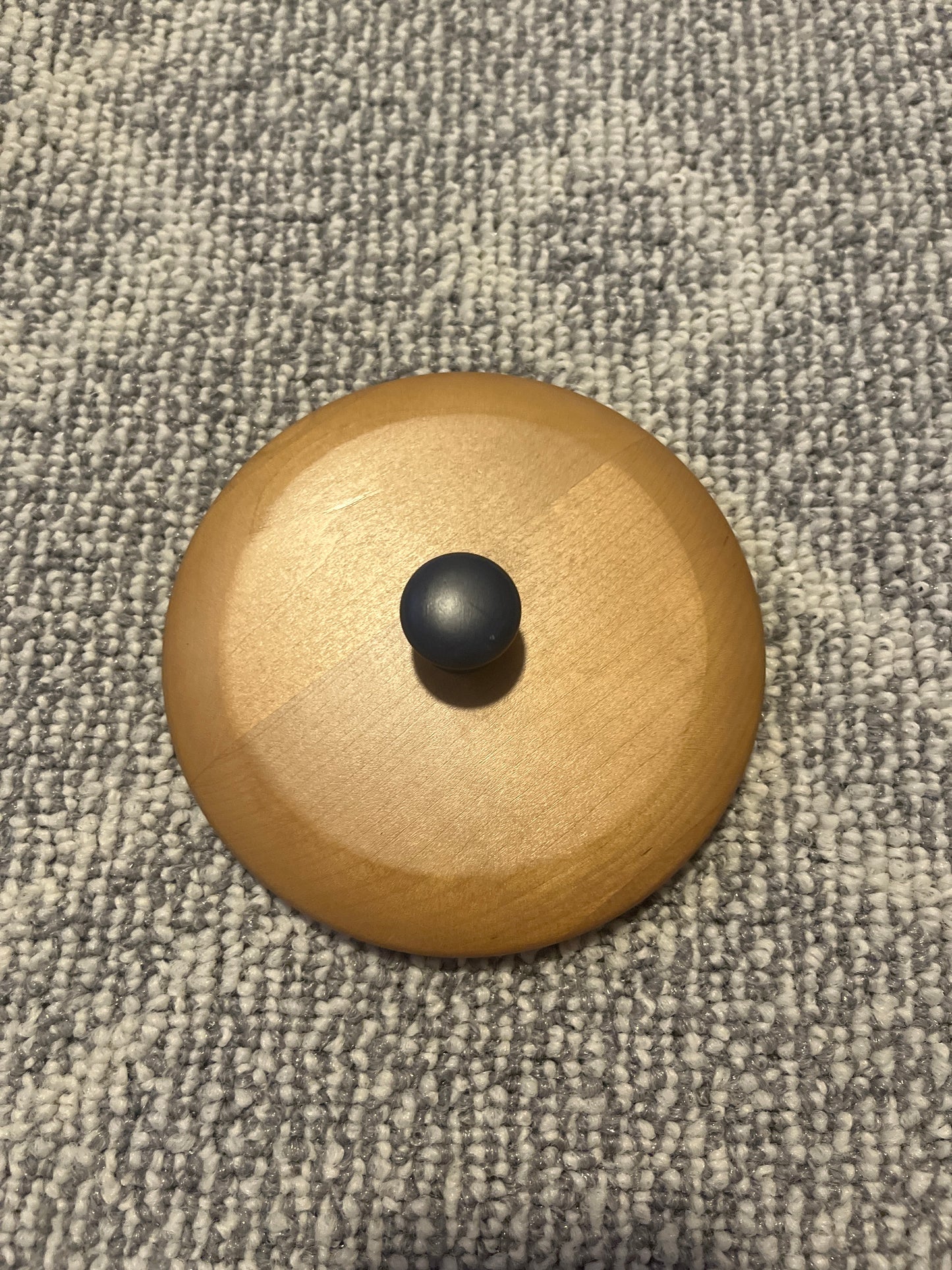 Longaberger 5.5” round lid w/ navy handle
