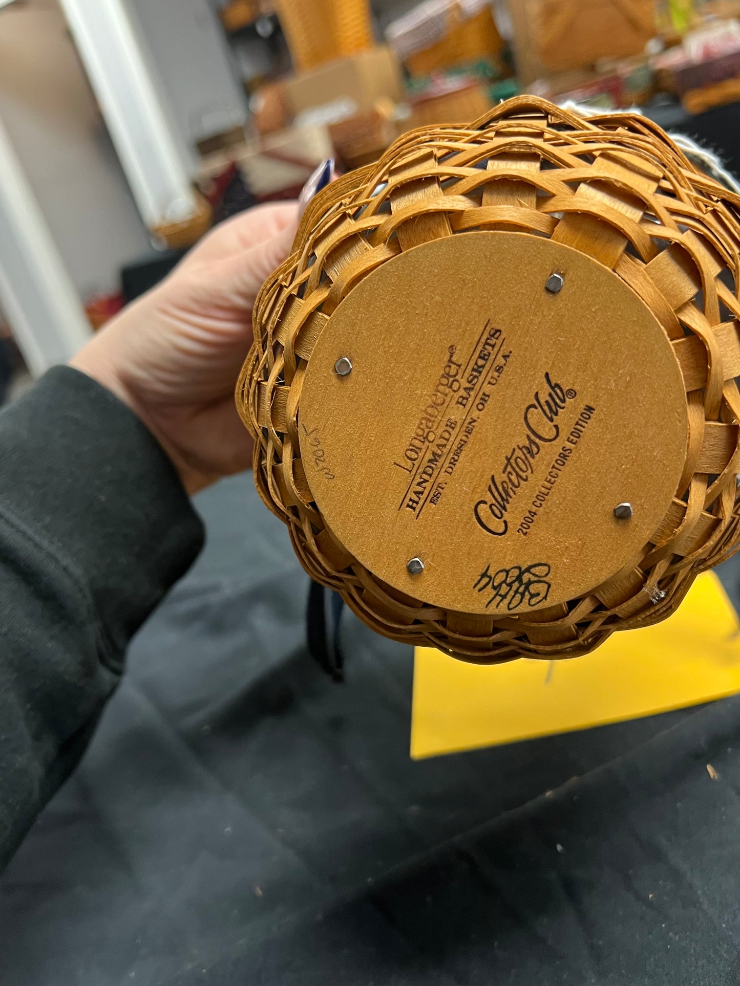 Longaberger 2004 renewal basket with liner & protector