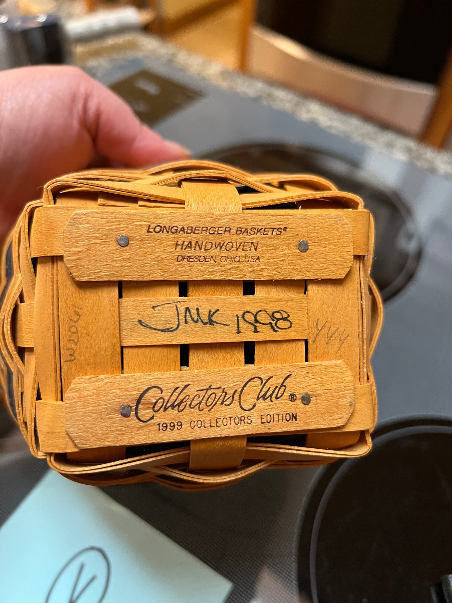 Longaberger collectors club 1999 renewal basket with liner & protector