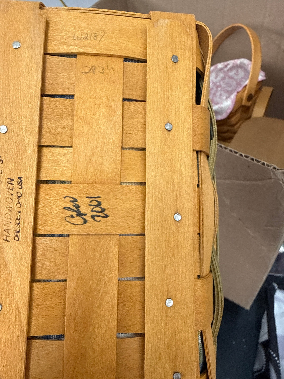 Longaberger 2001 bee basket with liner, tie on, and protector