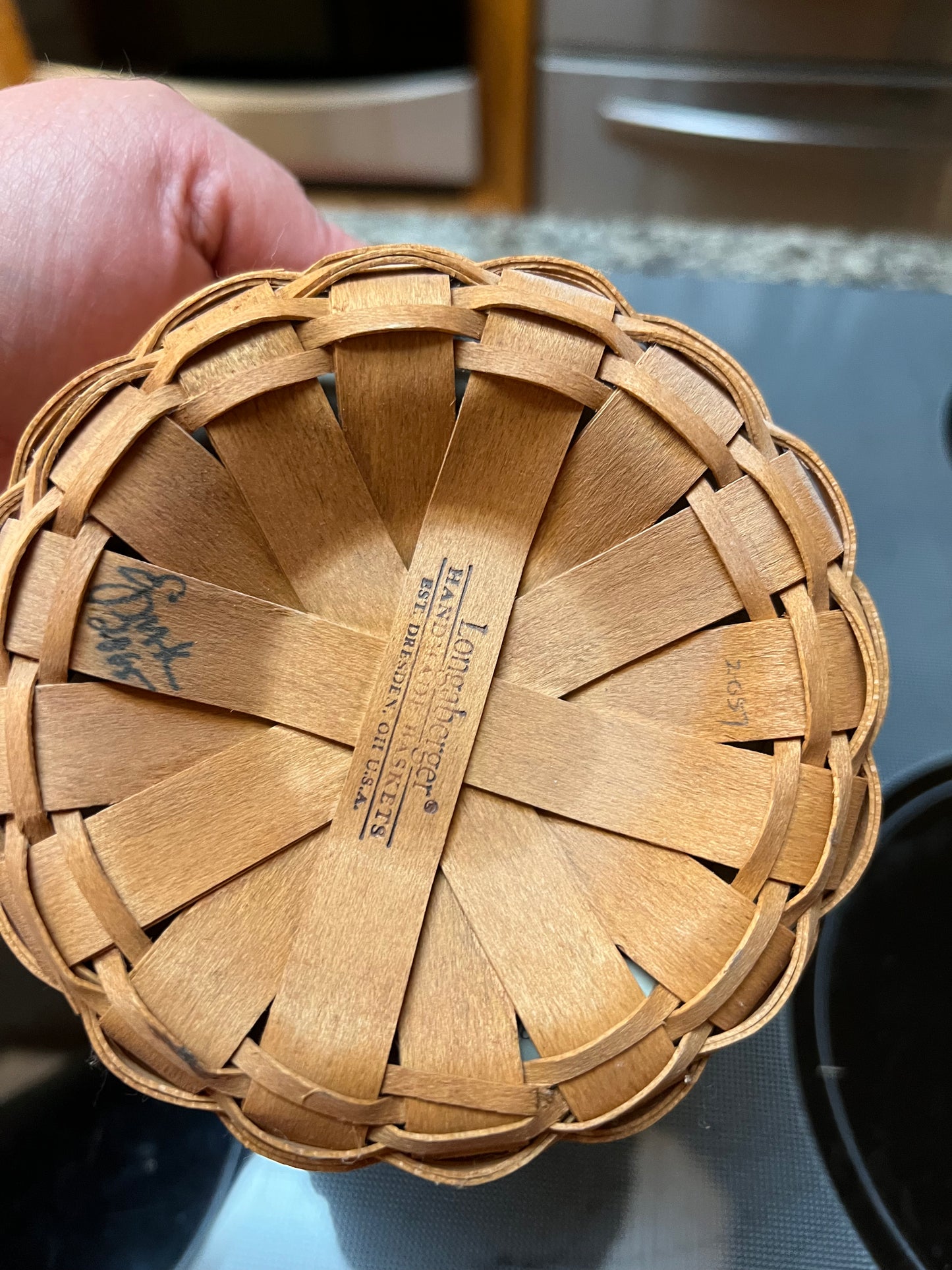 Longaberger 2005 holiday helper basket with liner & protector