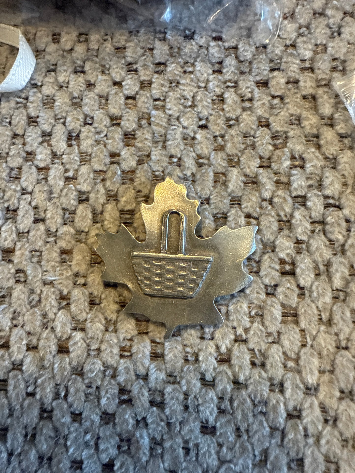 Longaberger basket/leaf