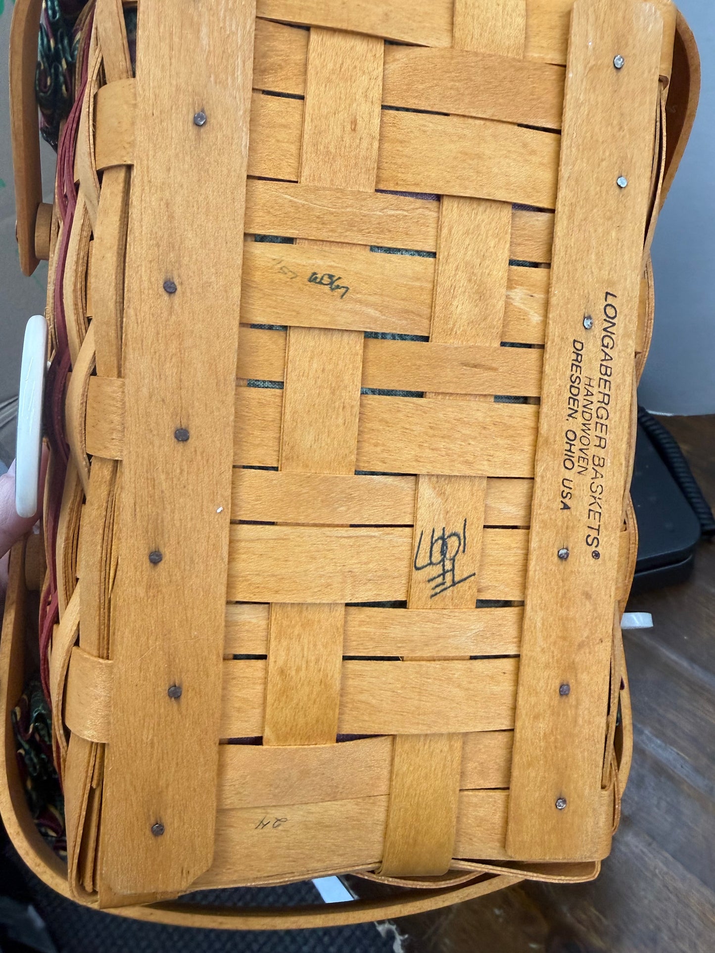 Longaberger 1996 holiday cheer basket with liner, tie on, and protector