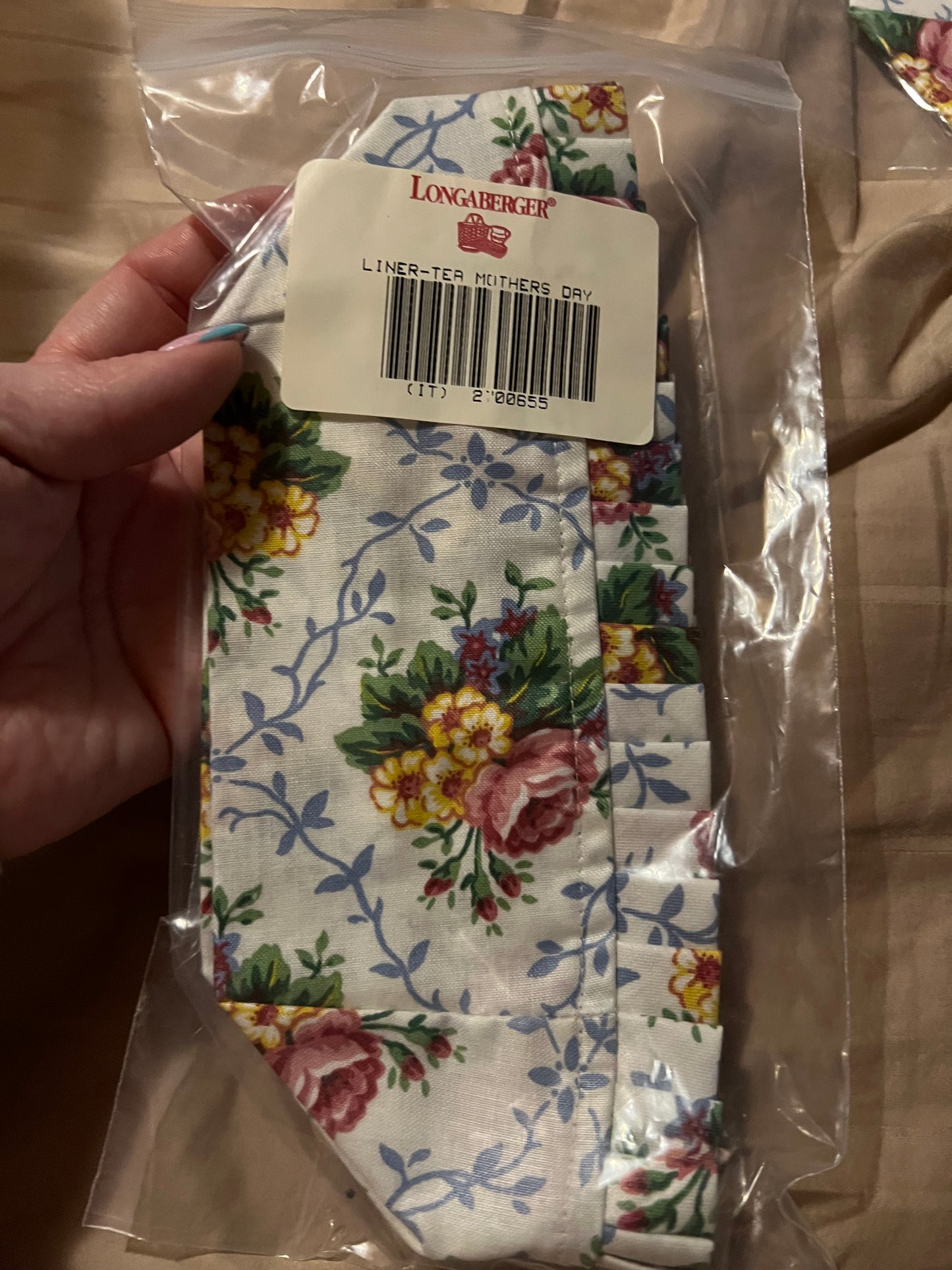 Longaber tea liner in Mother’s Day