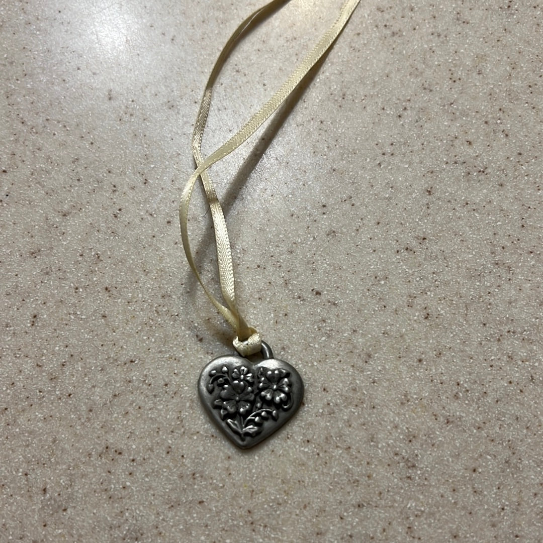 Longaberger Bouquet Heart Tie On