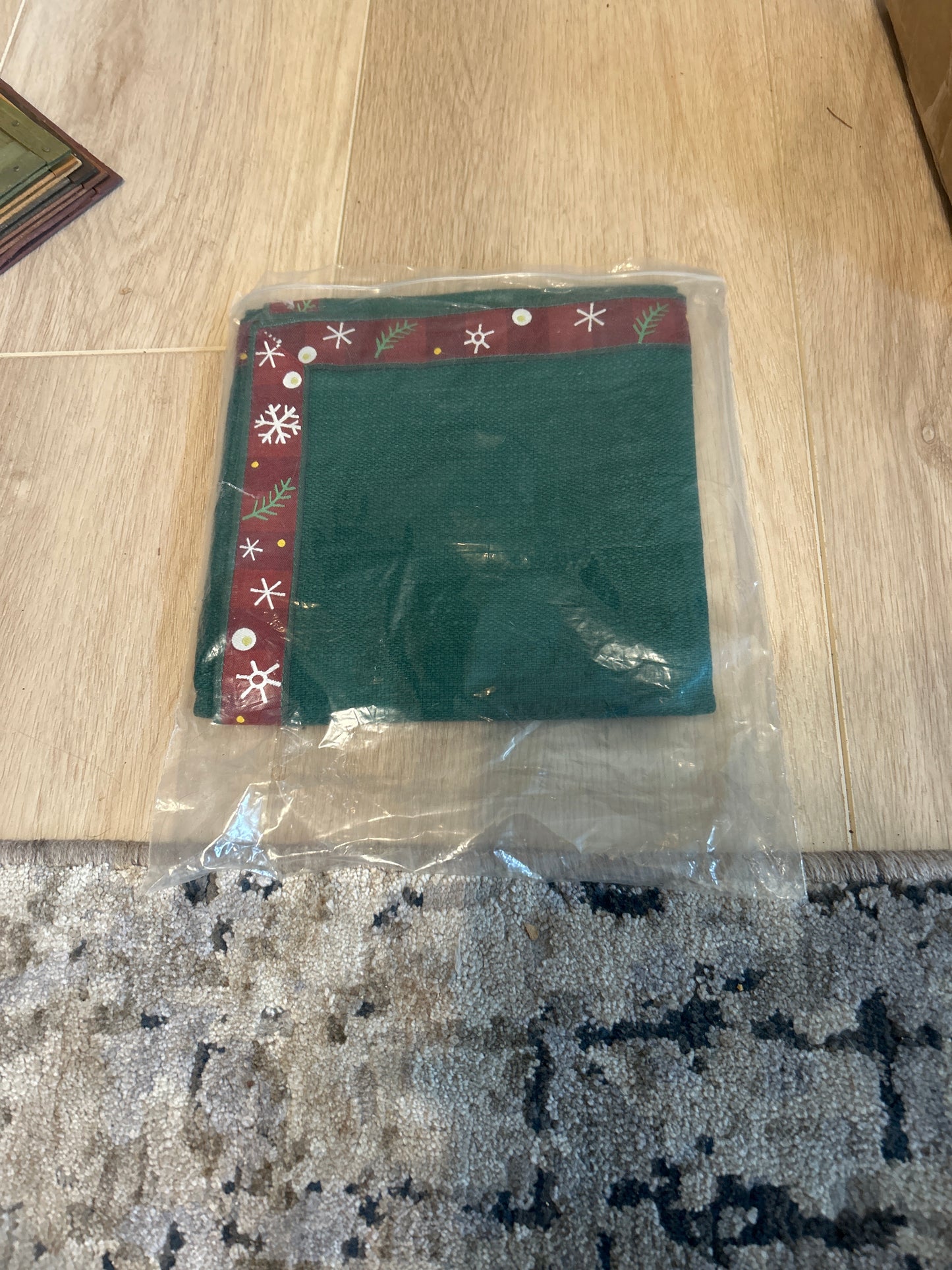 Longaberger novelty napkin in ivy. (May not be in plastic)