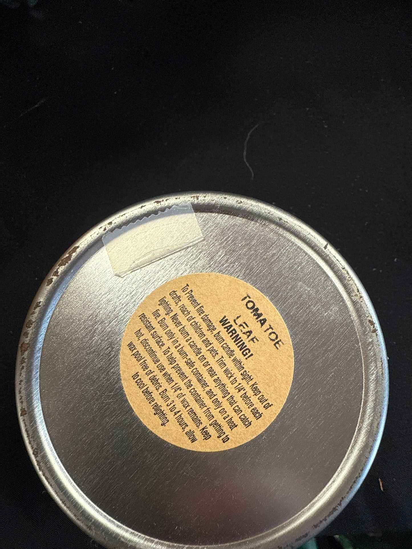 Tomatoe leaf candle
