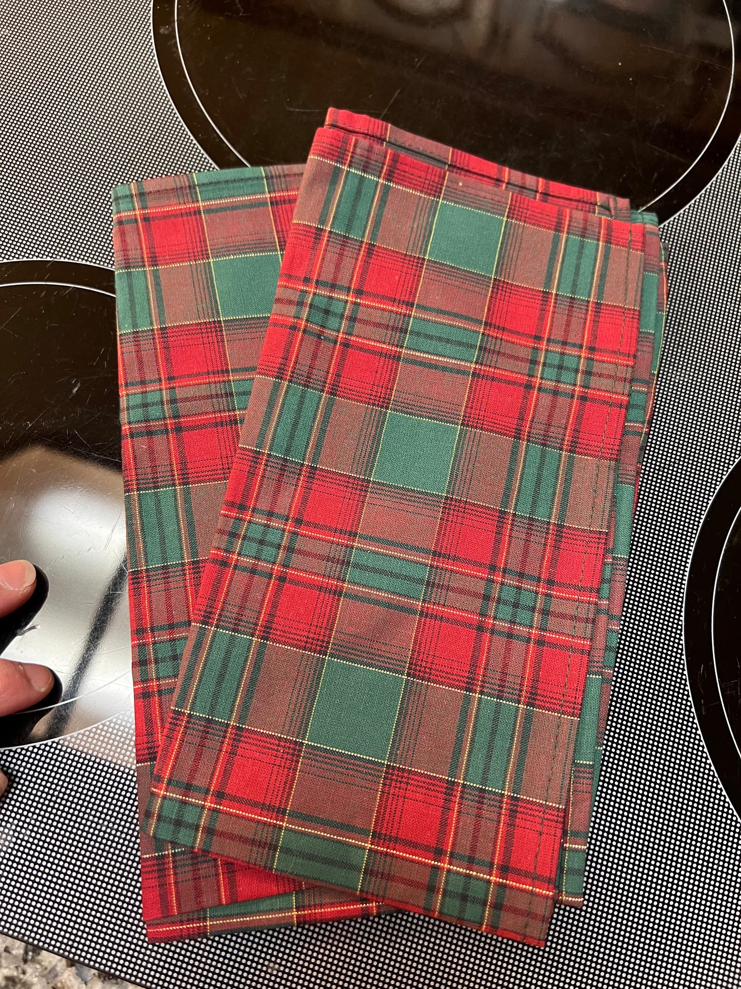 Longaberger pair of napkins in evergreen plaid