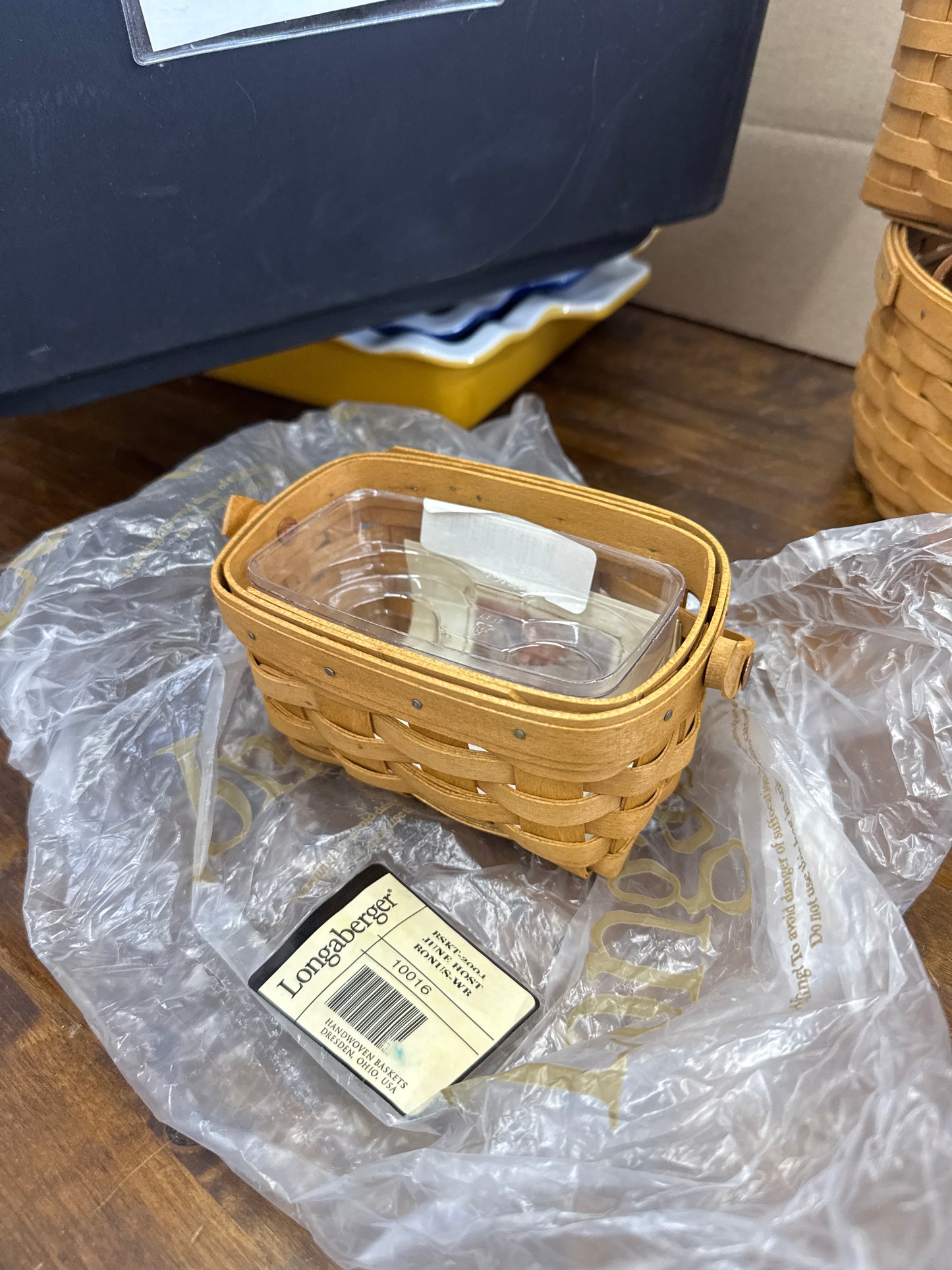 Longaberger 2004 June host bonus basket with salt and pepper protector