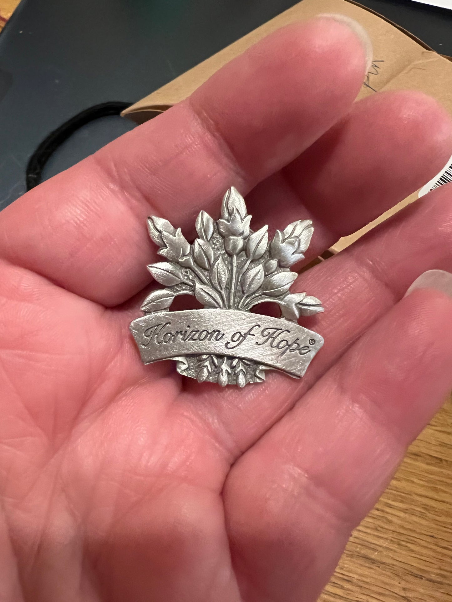 Longaberger horizon of hope pin (80302)