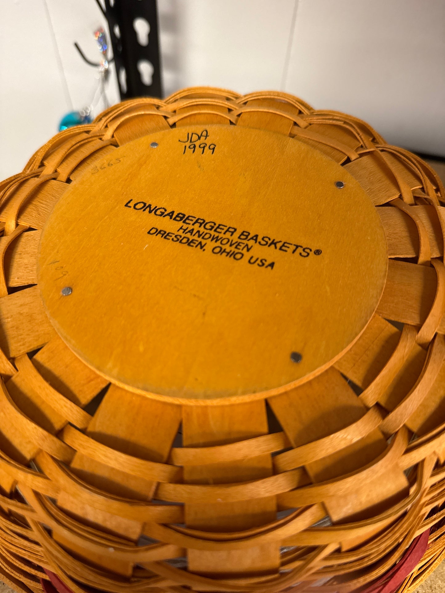 Longaberger 1999 popcorn basket with protector