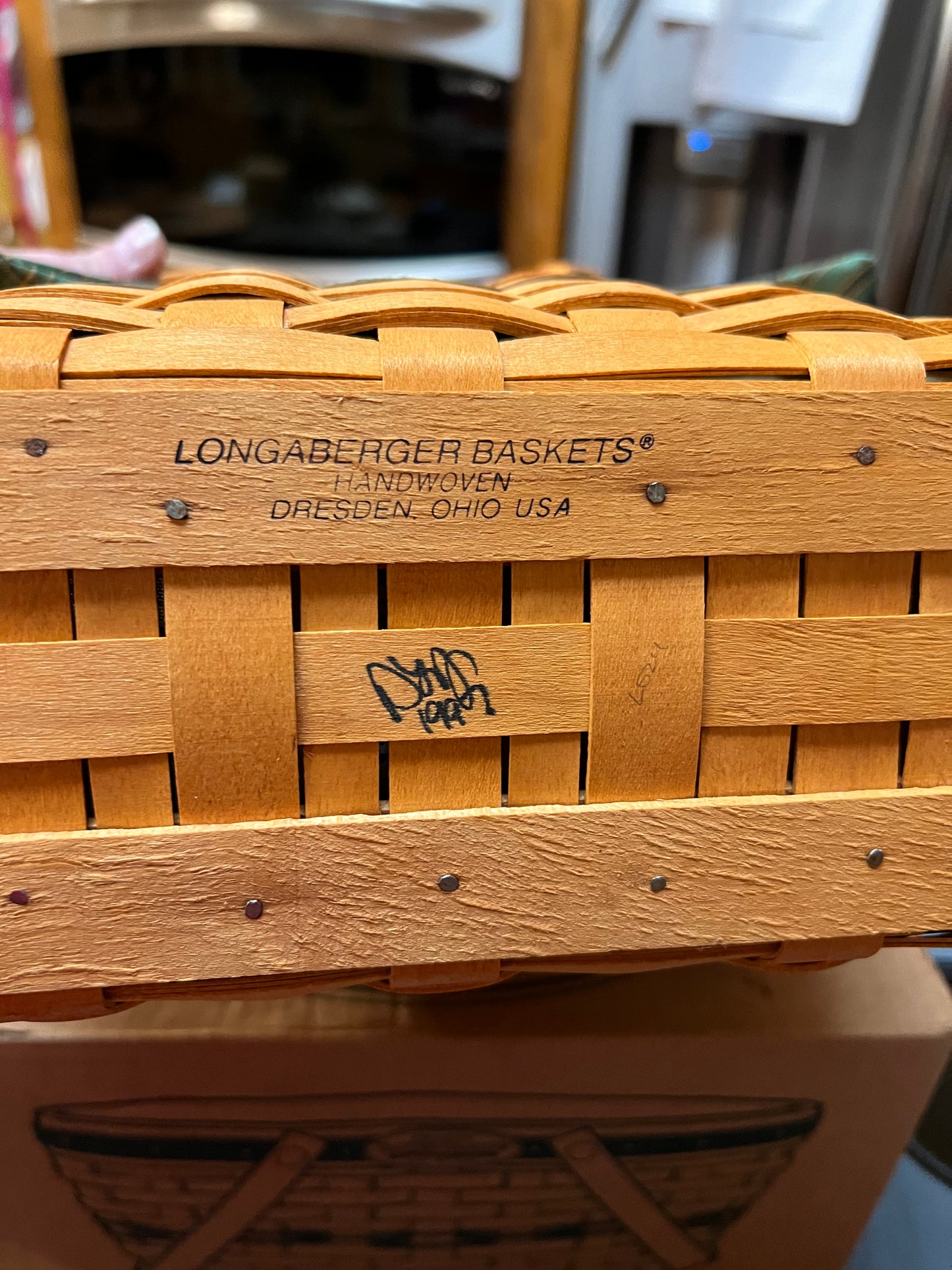 Longaberger fellowship basket with liner,protector & handle grip