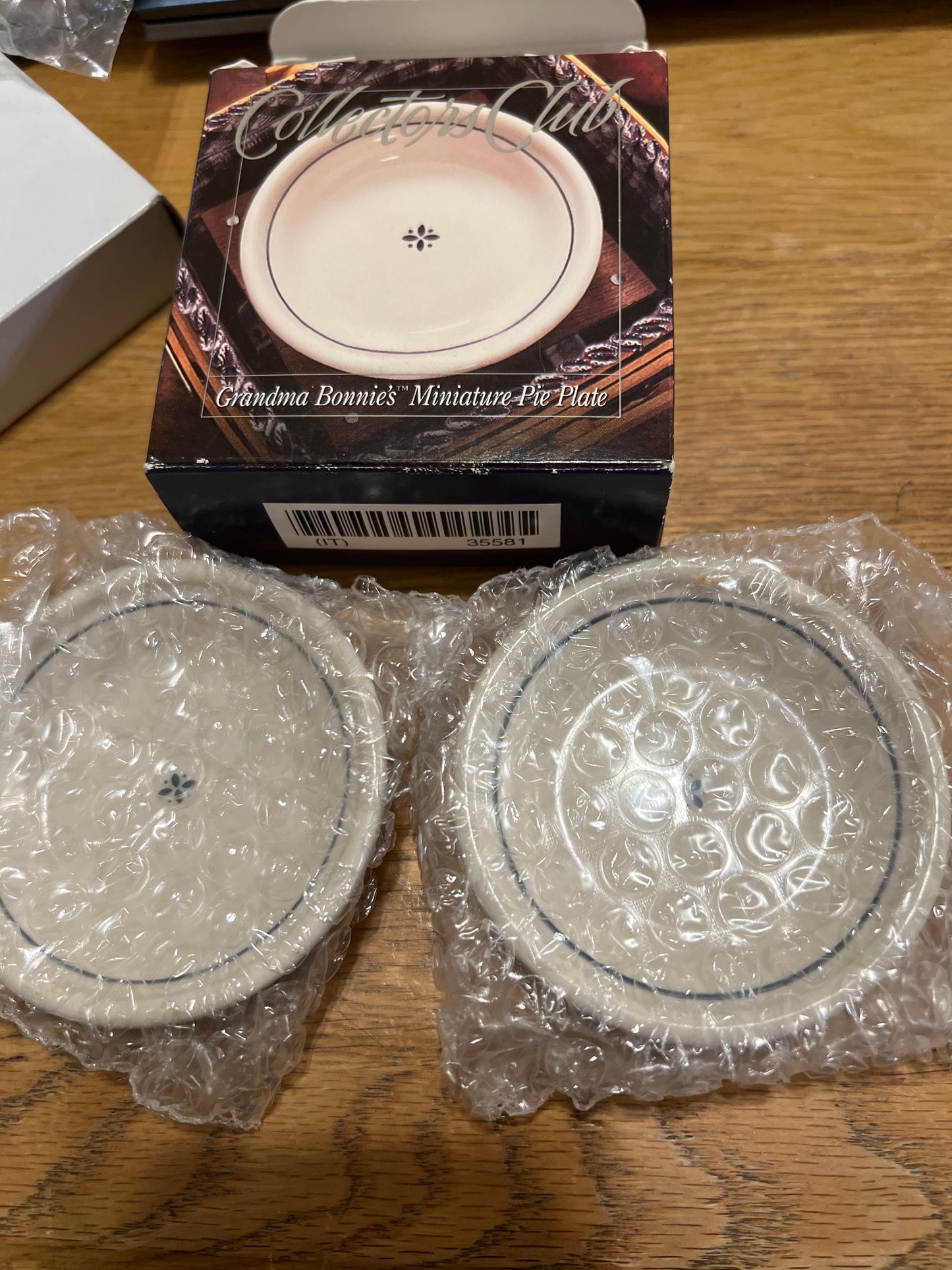 Longaberger Set of 2 Grandma Bonnie’s Miniature Pie Plates, may not be in box