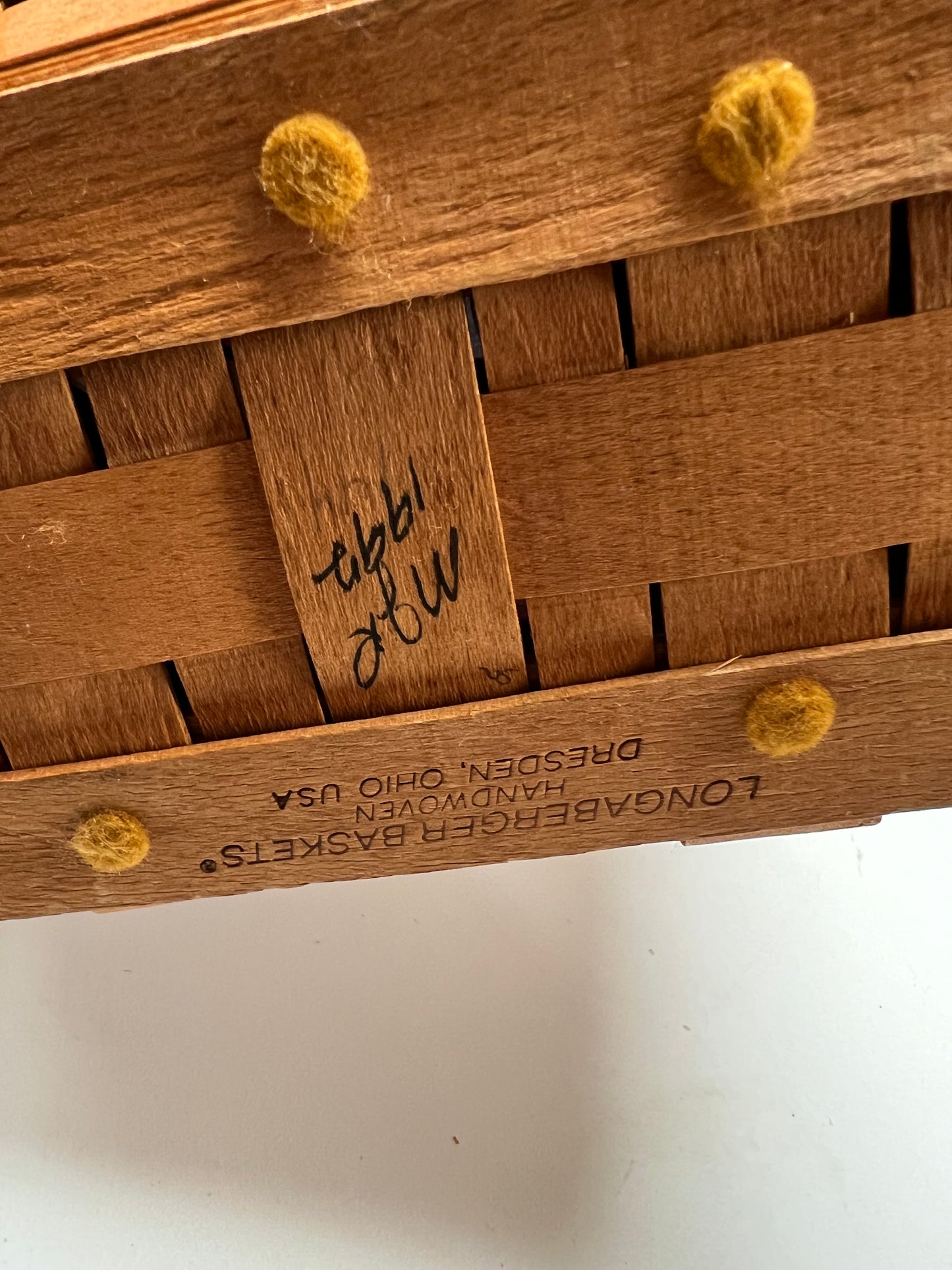 Longaberger seasons greetings basket with lid, liner & protector