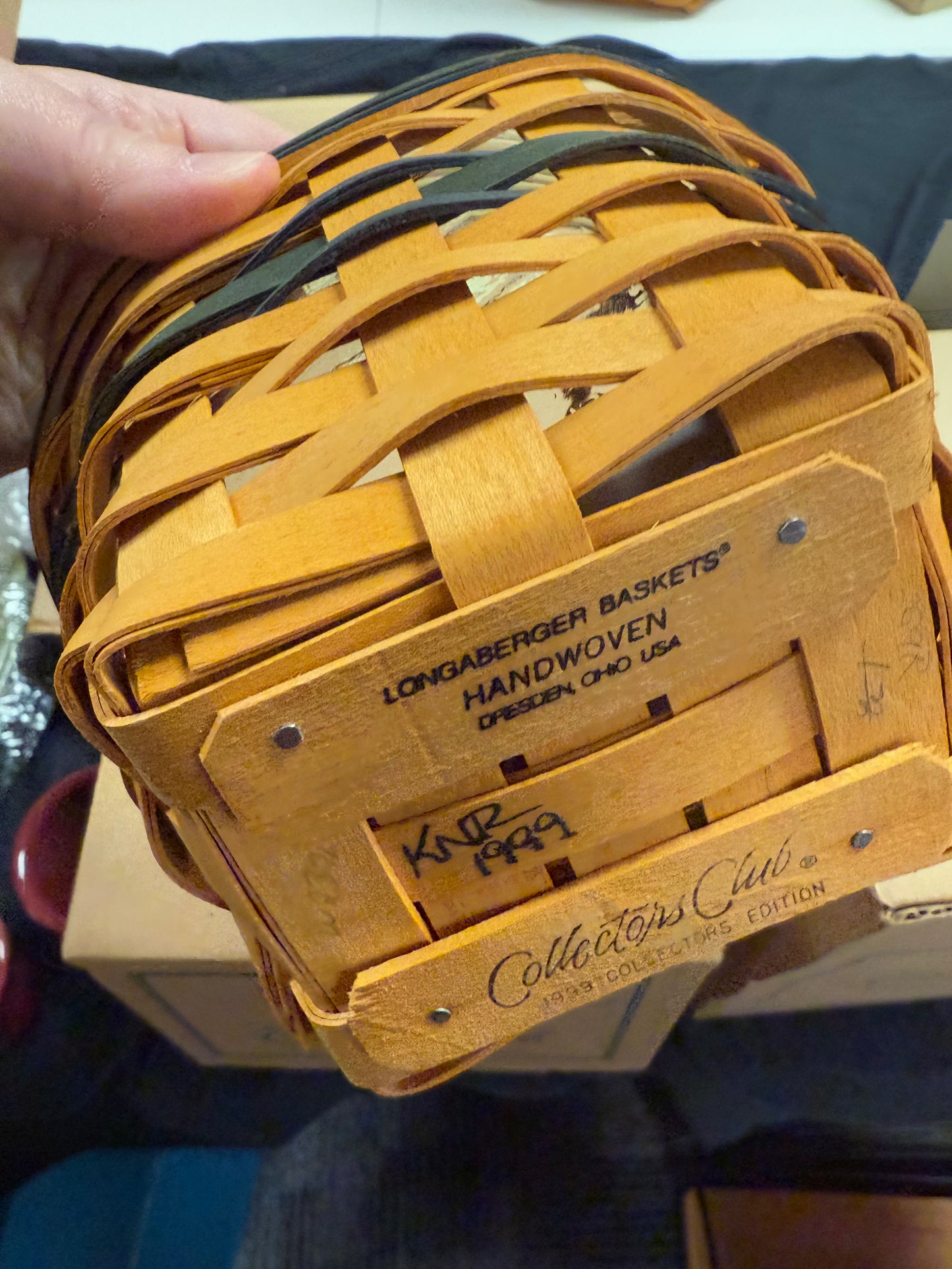 Longaberger 1999 renewal basket with protector