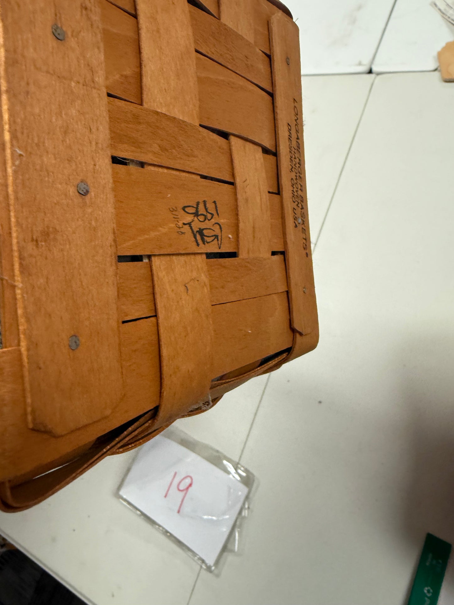 Longaberger 1995 cranberry with liner, protector, lid, and handle tie