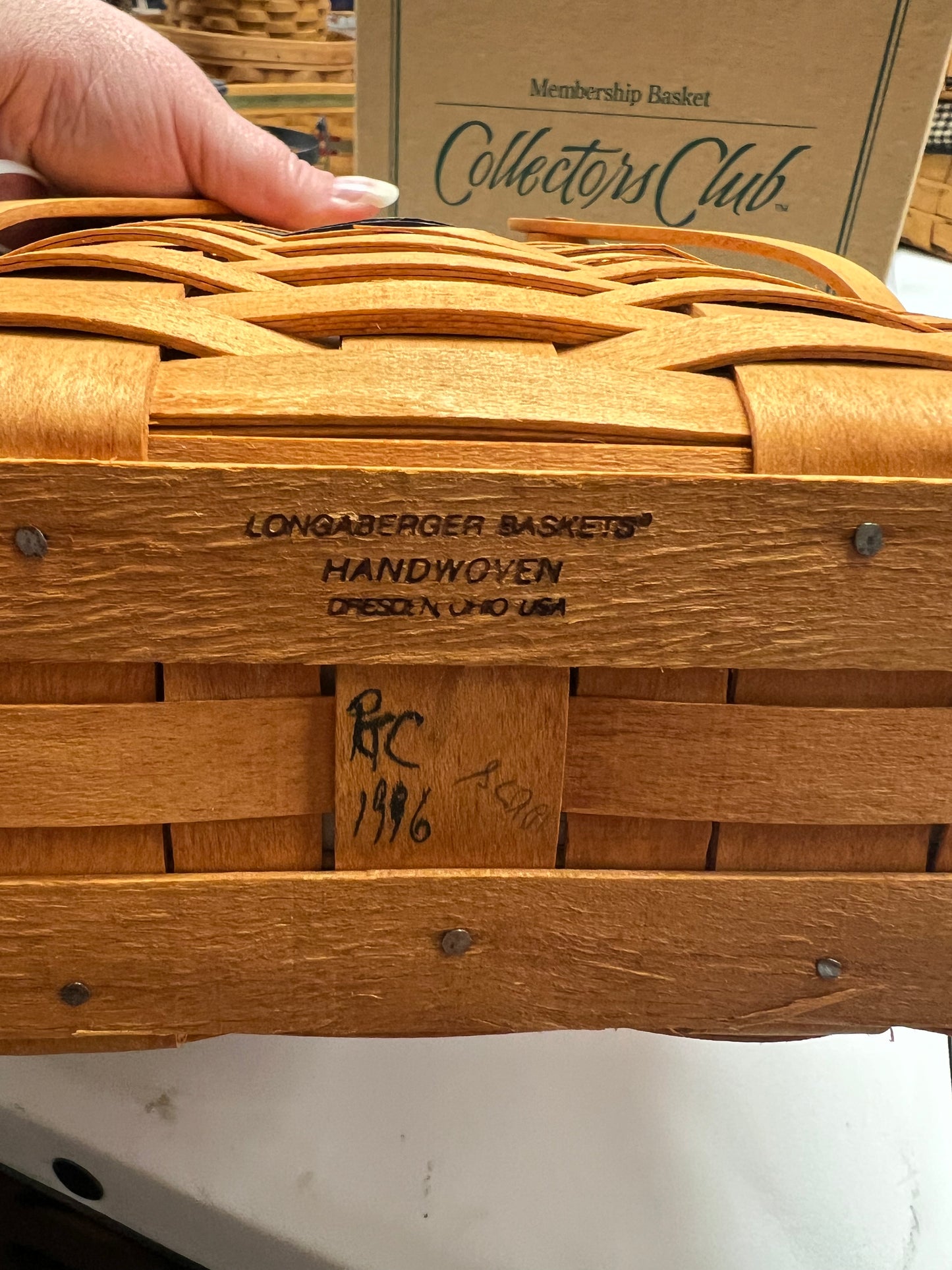 Longaberger 1996 collectors club charter basket with handle grip & tie on