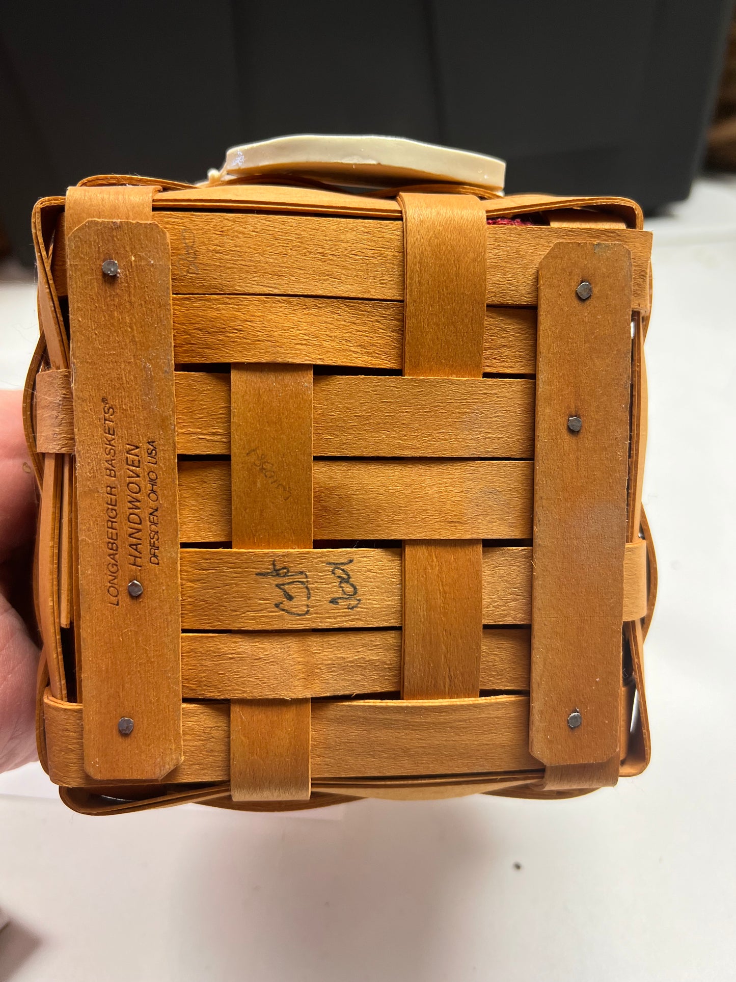 Longaberger tarragon basket with liner, protector, lid & tie on