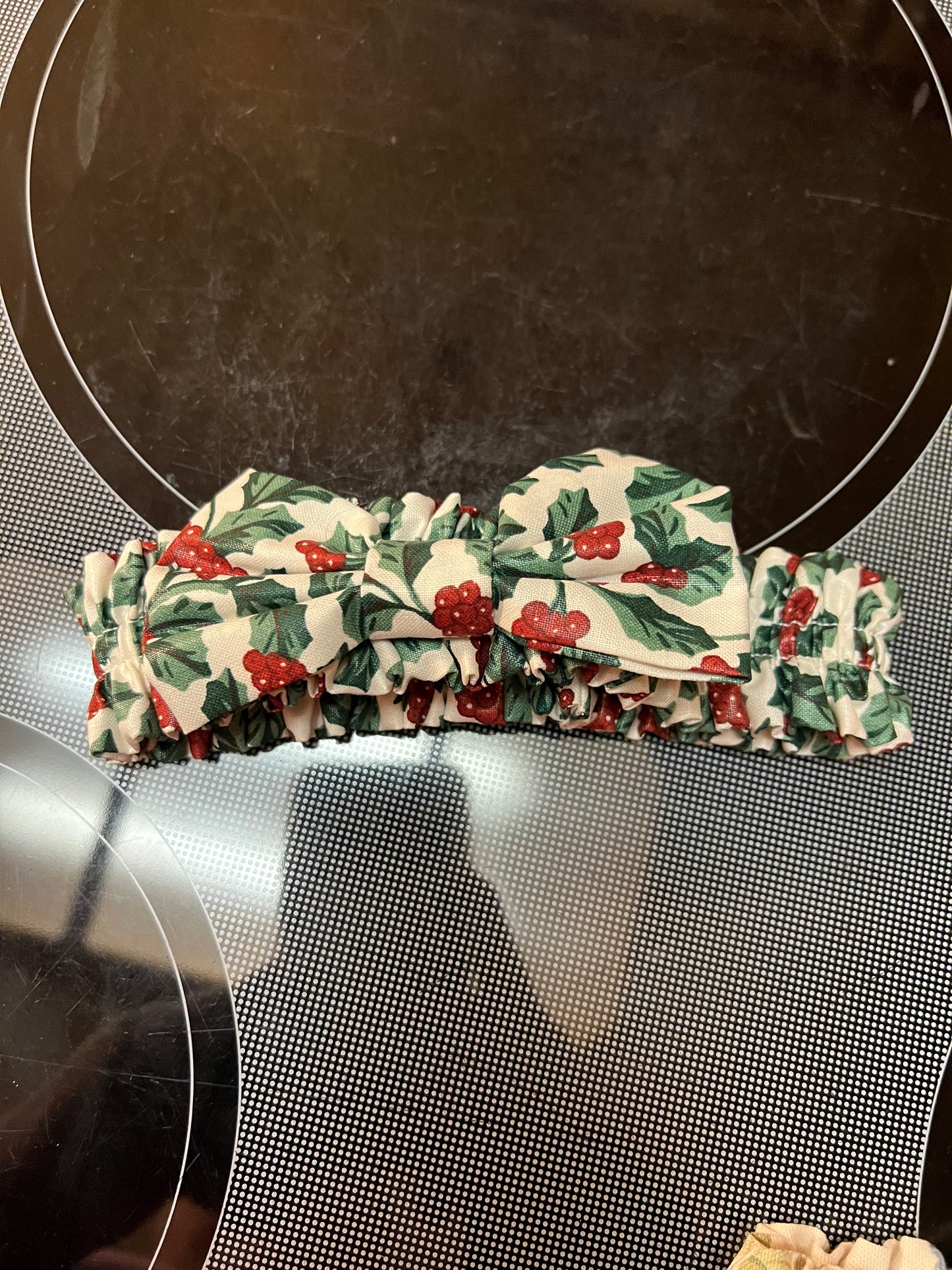 Longaberger Small garter in traditional holly