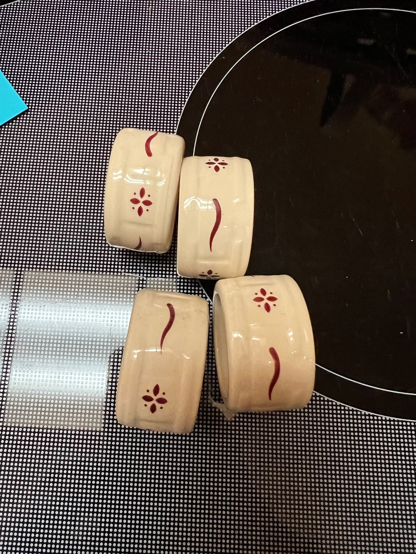 Longaberger set of 4 napkin rings in traditional red