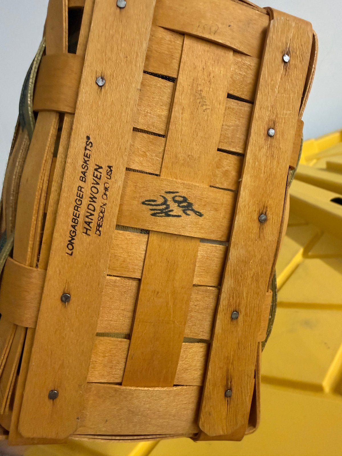 Longaberger 2001 bee basket with liner and protector