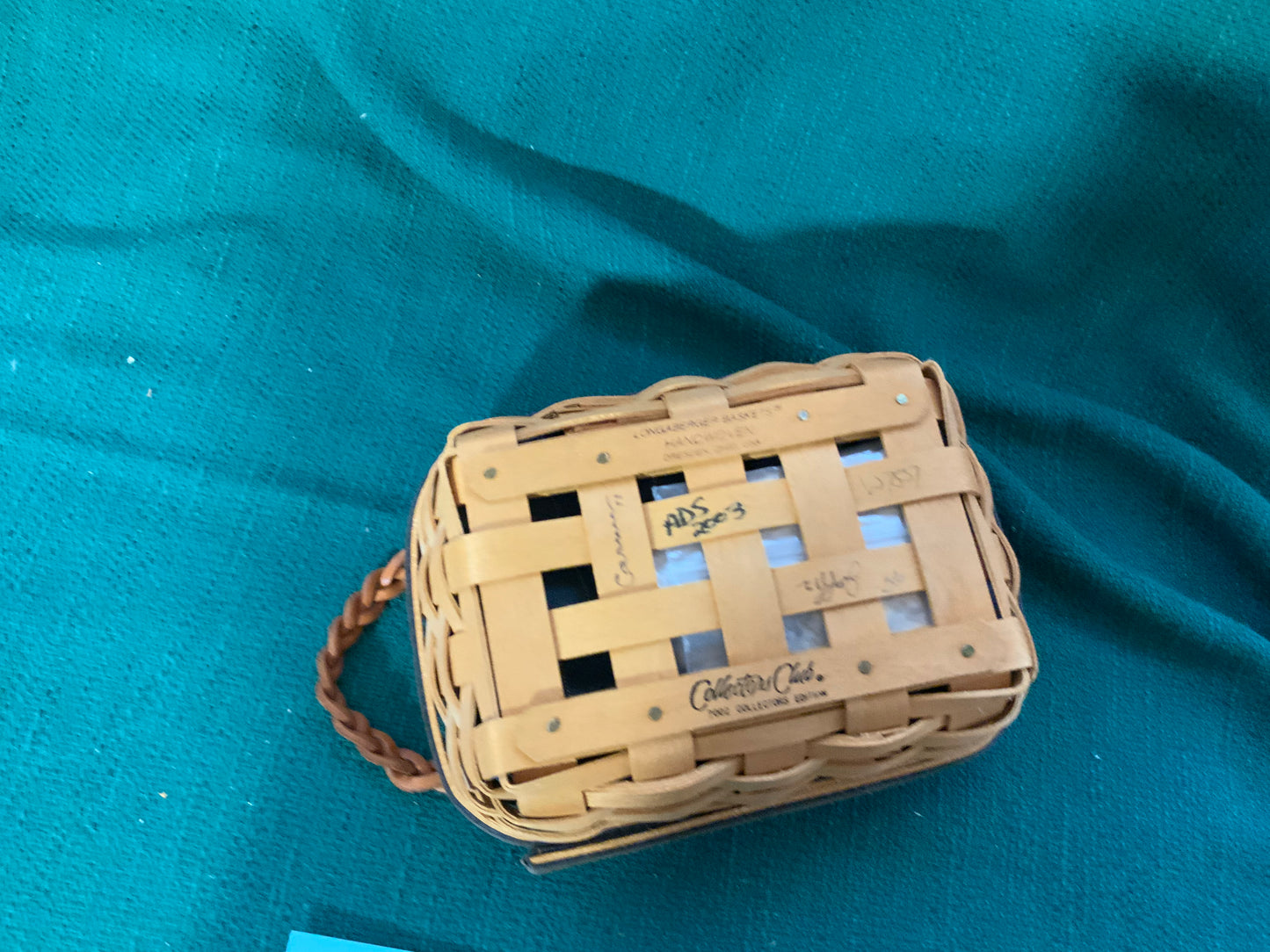 Longaberger Collectors Club renewal basket with liner & protector