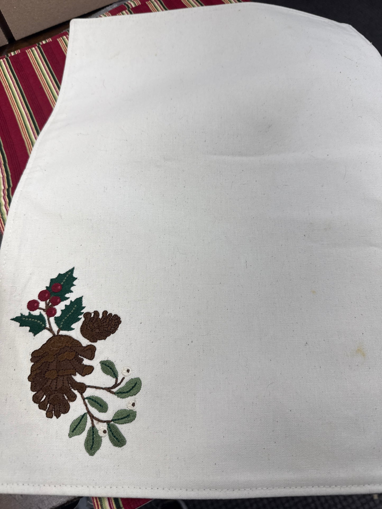 Longaberger Natures Garland Reversible single Placemat in Natural/Holiday Stripe