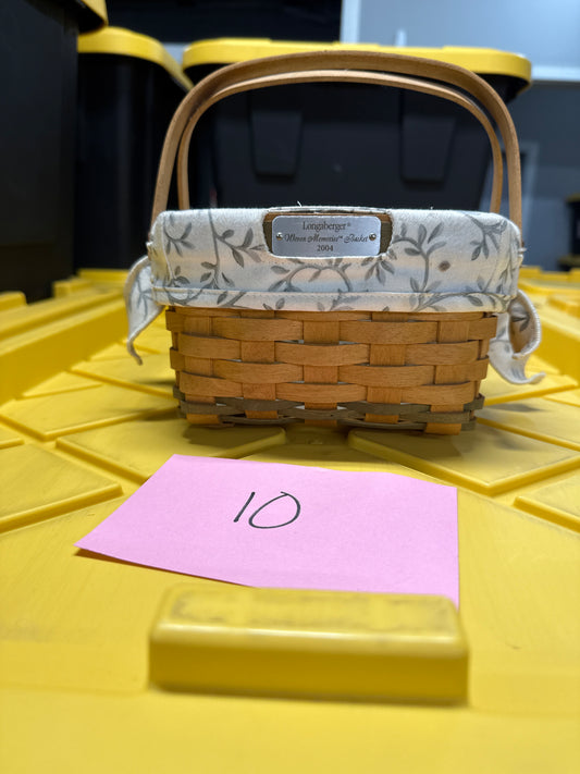 Longaberger 2004 woven memories basket with liner and protector