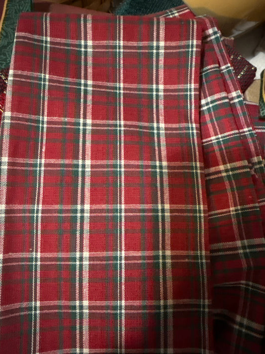 Longaberger set of 2 napkins in holiday plaid