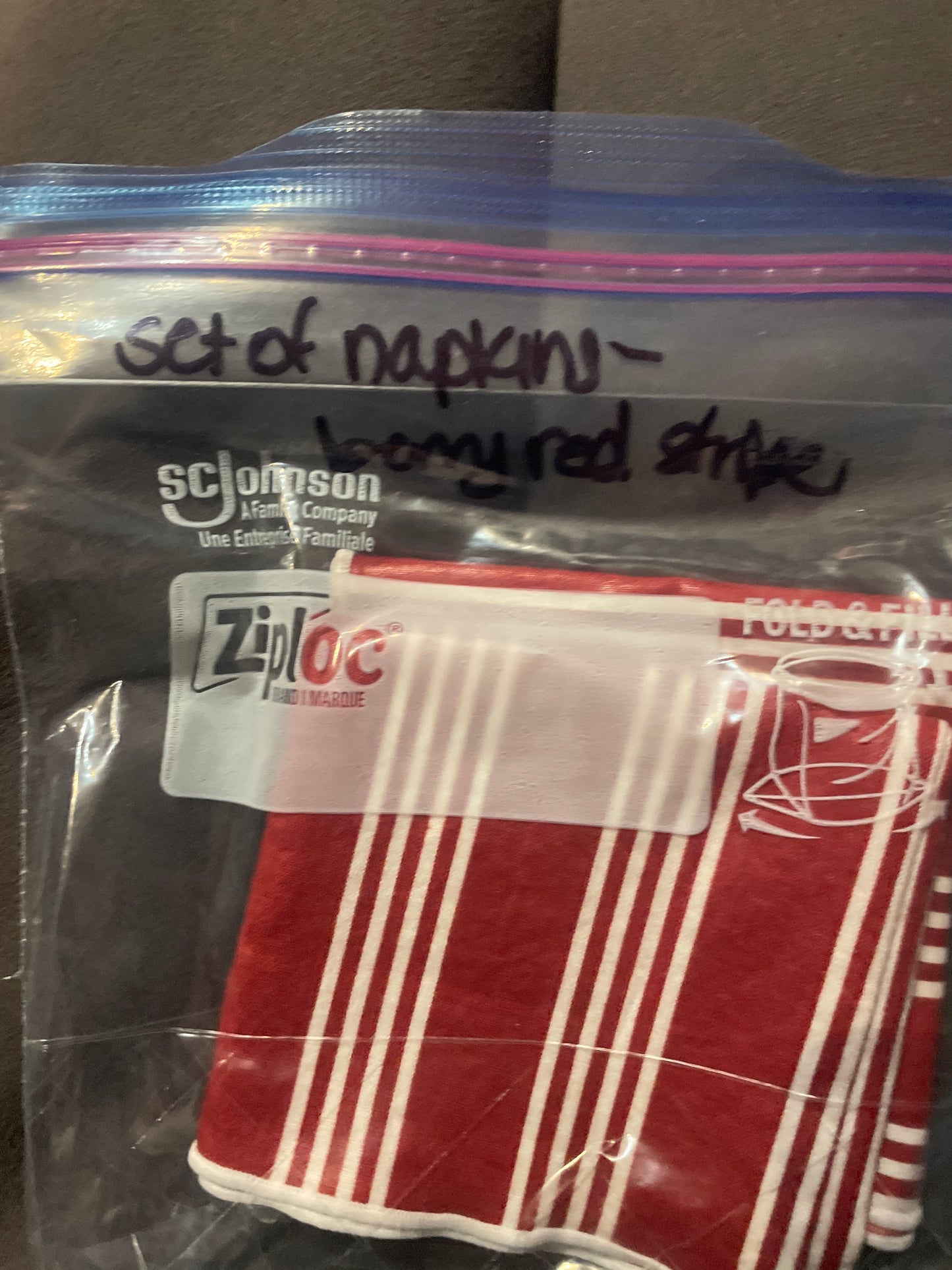 Set of napkins red stripe