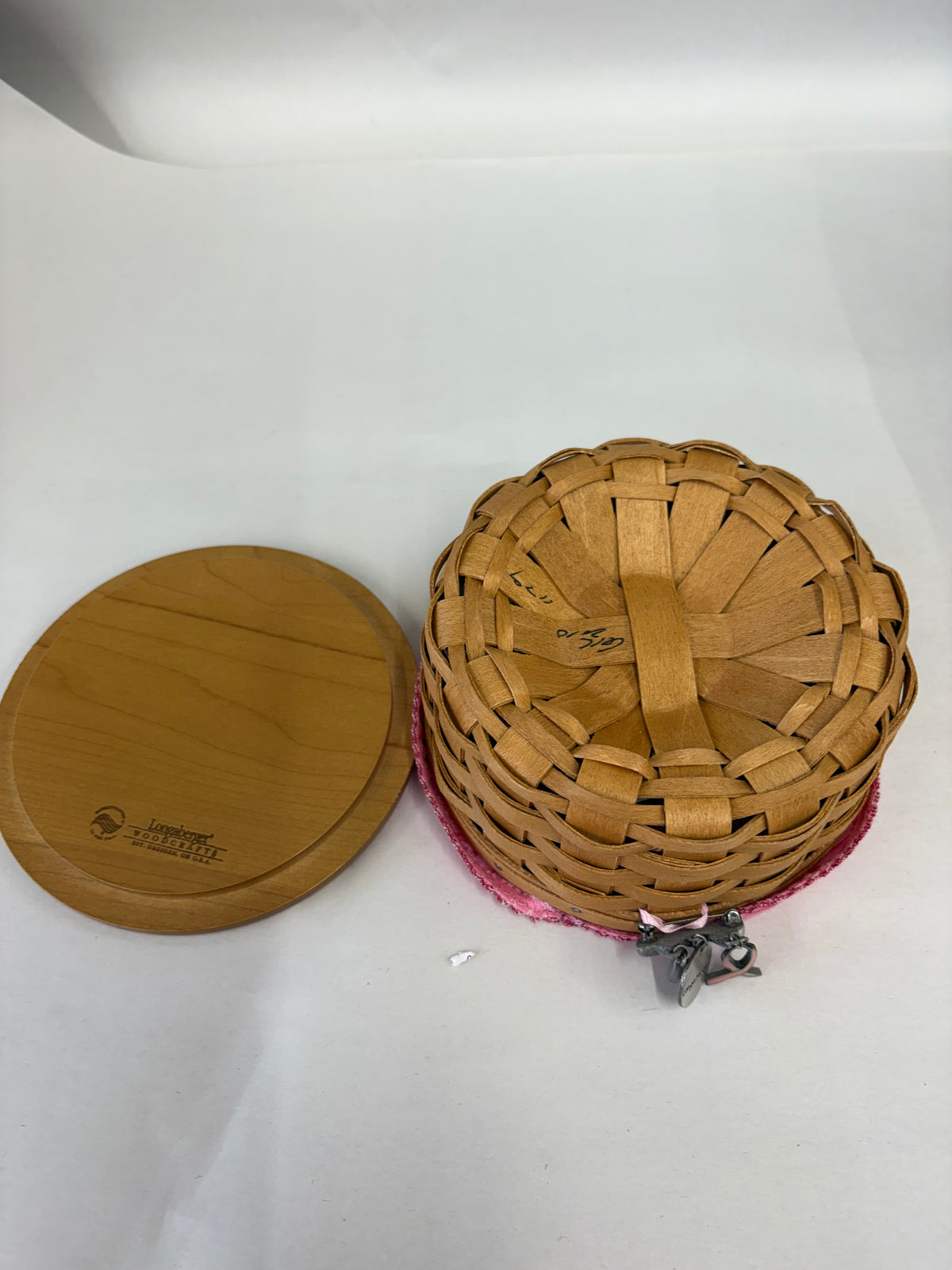 Longaberger 2010 Horizon of Hope Basket with Liner, Protector, Tie on and Lid in Warm brown