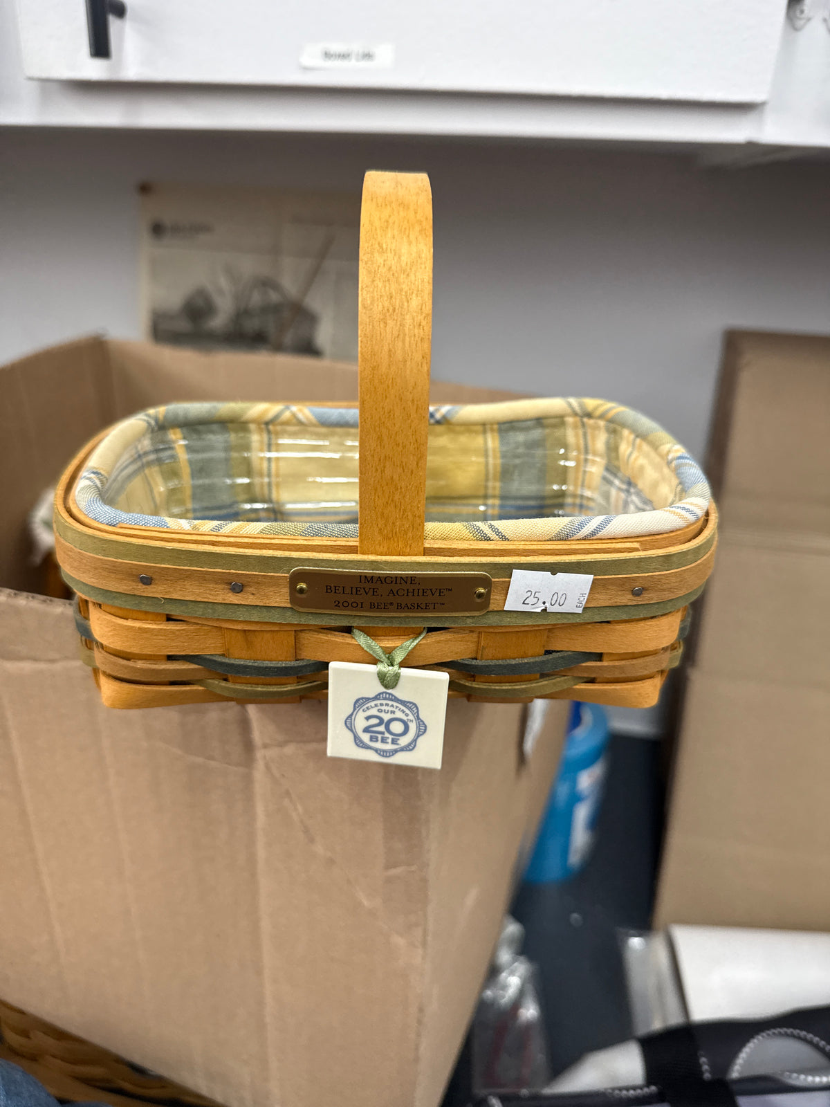 Longaberger 2001 bee basket with liner, tie on, and protector
