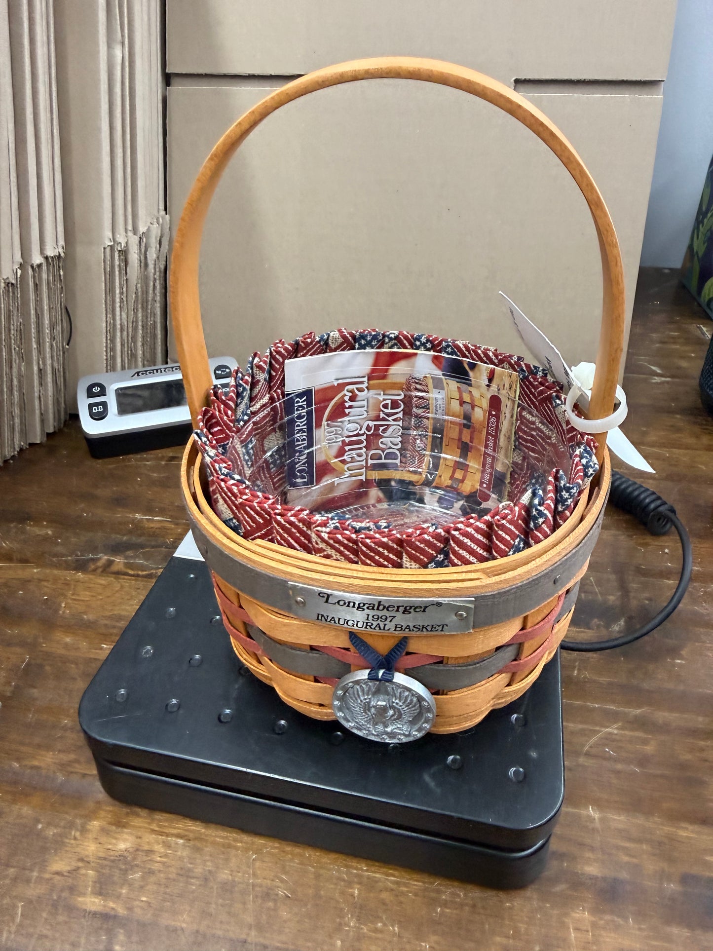 Longaberger 1996 inaugural basket with liner, protector, and tie on