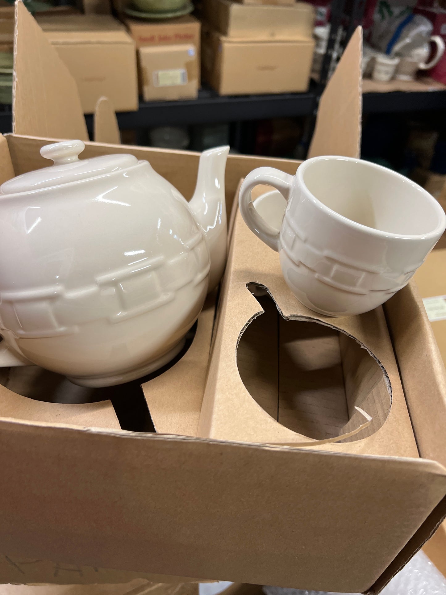 Longaberger Teapot and Set of 4 Cups in  ivory