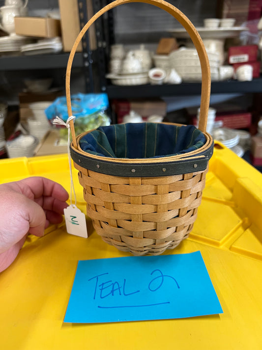 Longaberger 2004 Collectors Club renewal basket with liner & protector