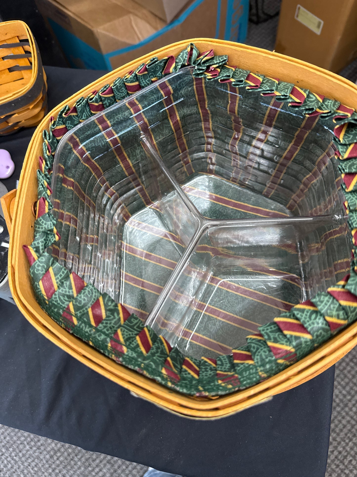 Longaberger 1997 snowflake basket with lid, liner, divided protector